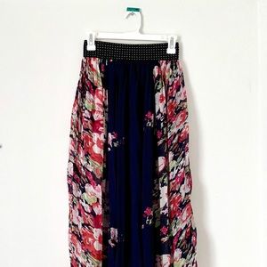 MAGIC Pleated Floral Pattern Flowy Skirt